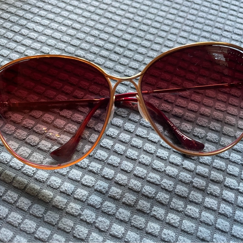 Elegant Burgundy Gradient Sunglasses